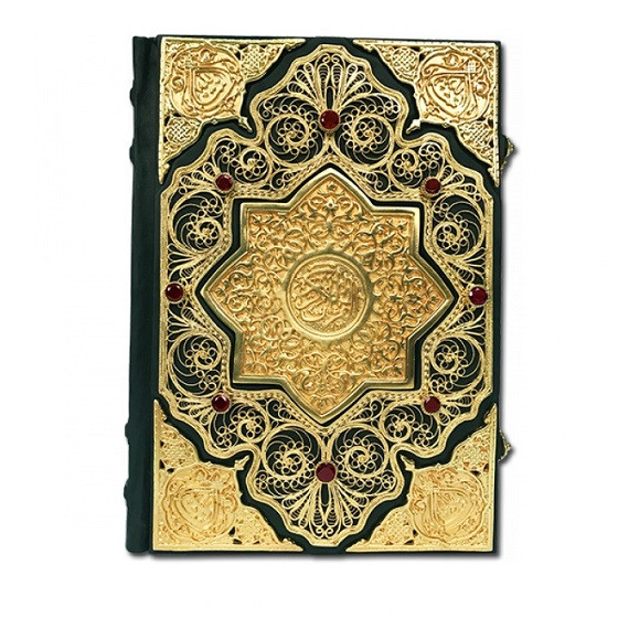 Коран с филигранью (золото) литьем и гранатами в замшевой шкатулке 020(фз)